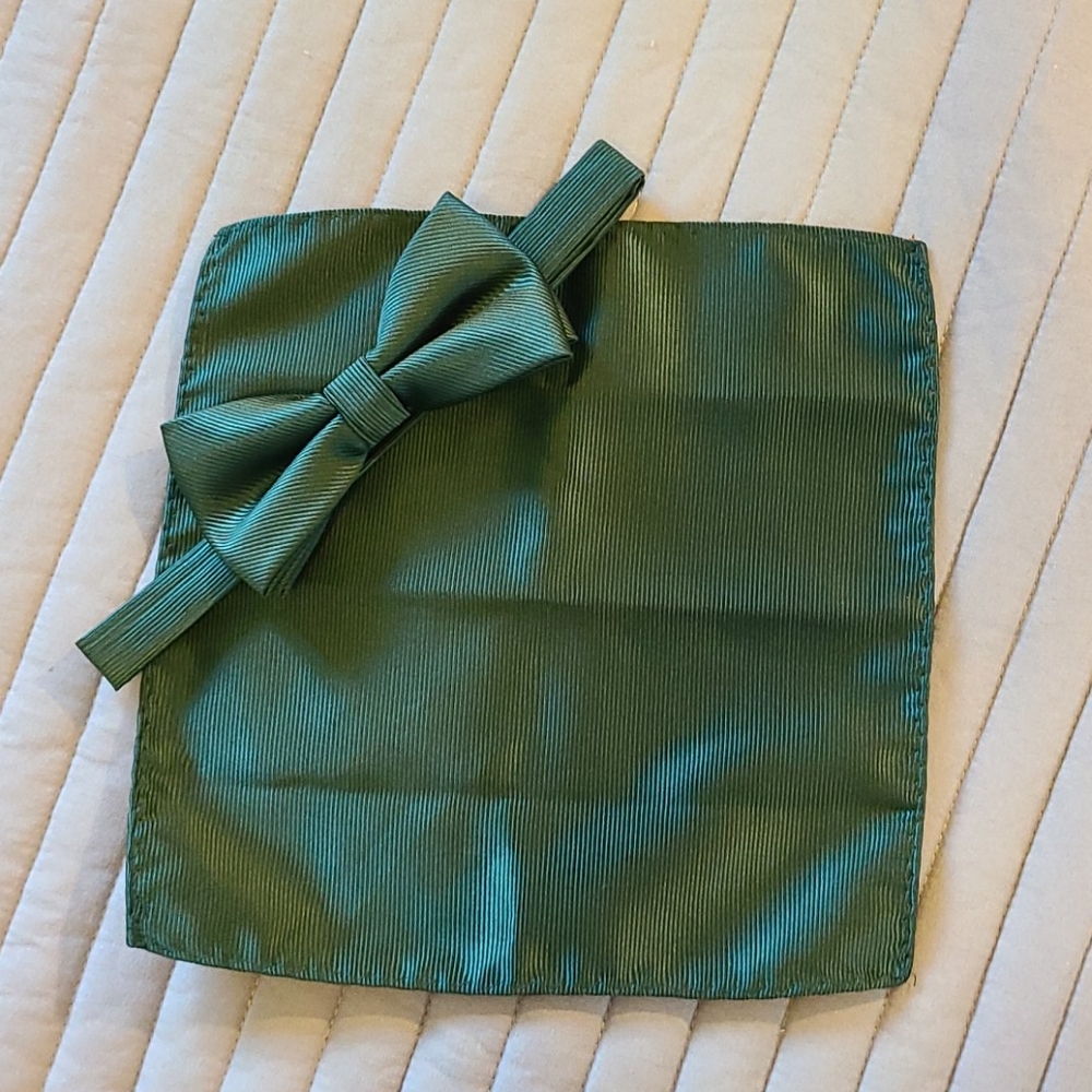 Juniper green bowtie